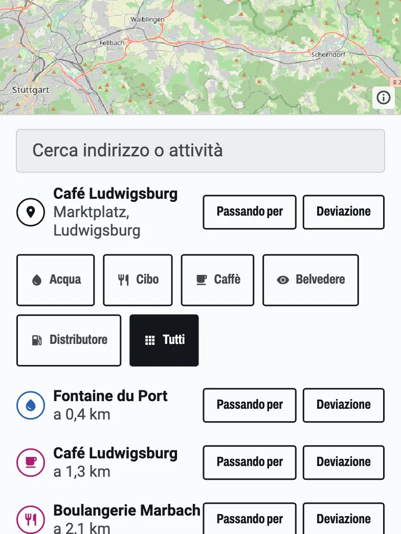 La ricerca di soste sul percorso: Café Ludwigsburg trovato in Marktplatz e un elenco di soste vicine, ciascuna con i pulsanti Via e Deviazione.