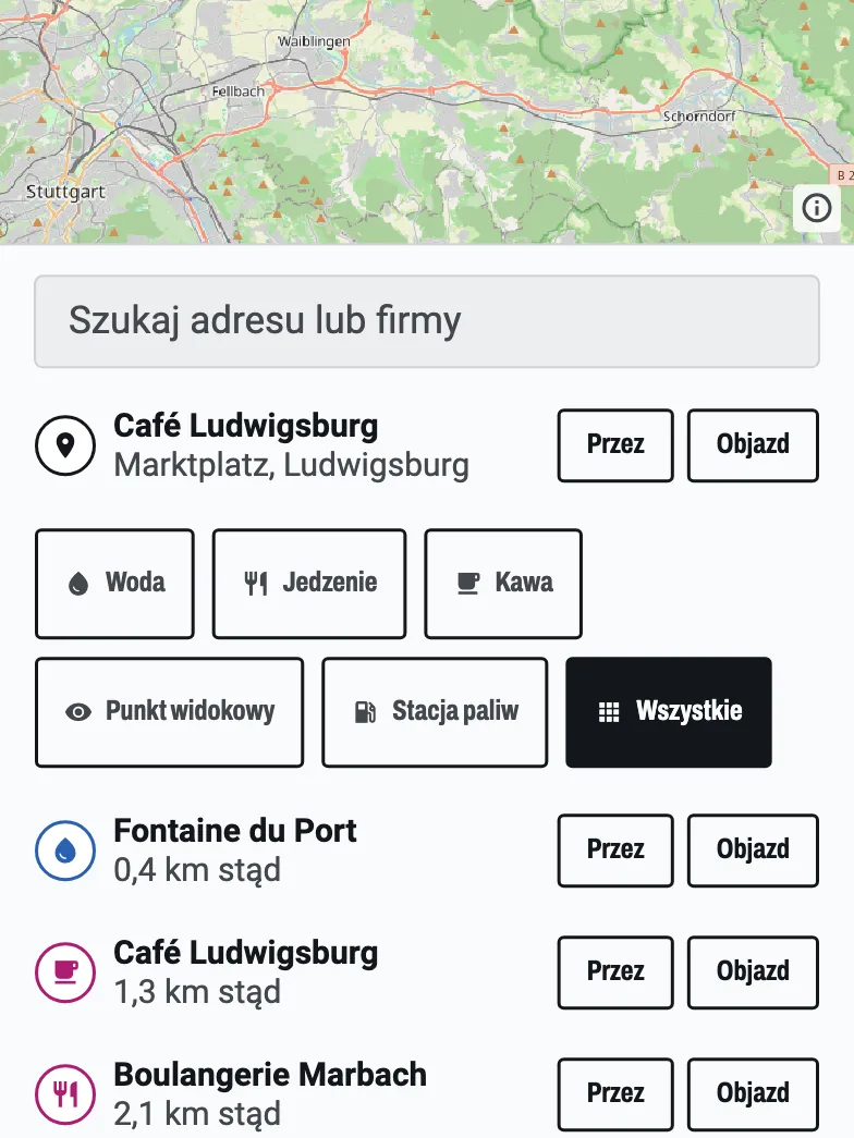 Wyszukiwanie postojów na trasie: Café Ludwigsburg znalezione przy Marktplatz i lista pobliskich postojów, każdy z przyciskami Via i Objazd.