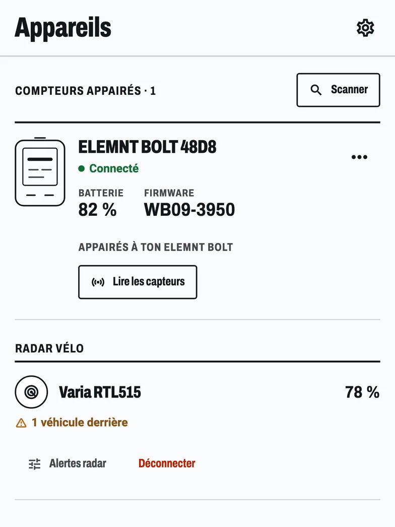 L'écran Appareils : un ELEMNT BOLT connecté, batterie à 82 % et version du firmware affichée, et en dessous un radar vélo Varia appairé.