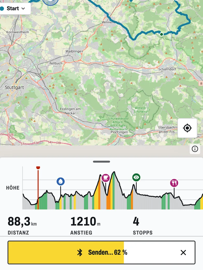 Die Route wird gesendet: das Höhenprofil mit seinen vier markierten Stopps, 88,3 km, 1210 m und ein Sendebalken bei 62 Prozent.